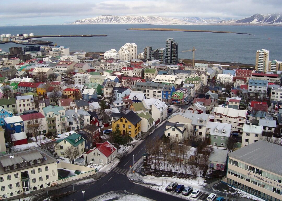 This image has an empty alt attribute; its file name is reykjavik-2257521_1280-1080x771.jpg